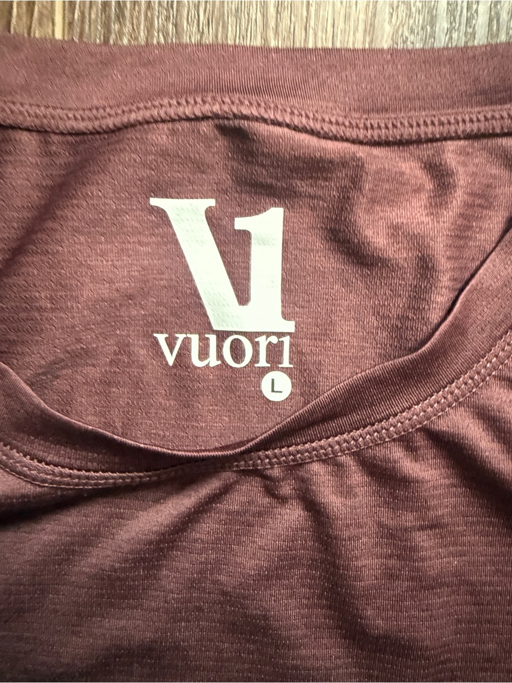 Vuori Men’s Pocket T-Shirt in Maroon L - Picture 4 of 6